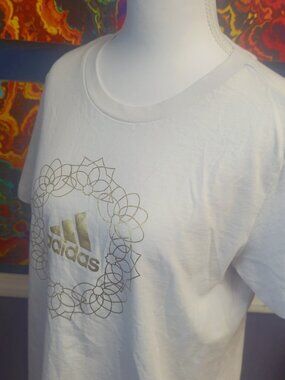 Adidas ~ Sz M ~ Foil Mandala Shirt ~ Excellent Condition